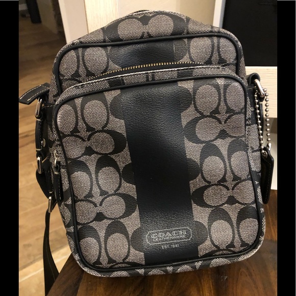 Coach Handbags - Gently Used Beautiful Coach Crossbody Bag